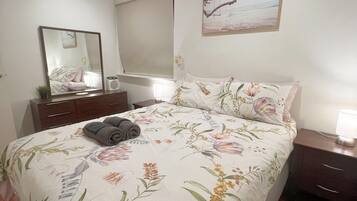 4 bedrooms, iron/ironing board, WiFi, bed sheets