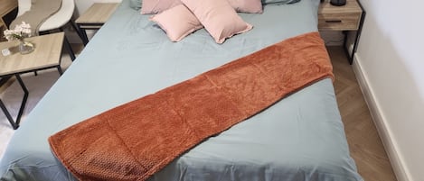 1 bedroom, iron/ironing board, WiFi, bed sheets
