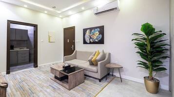 Apartment, 2 Bedrooms | Hypo-allergenic bedding, soundproofing, iron/ironing board, free WiFi