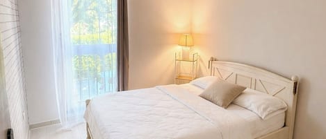 2 bedrooms, iron/ironing board, Internet, bed sheets