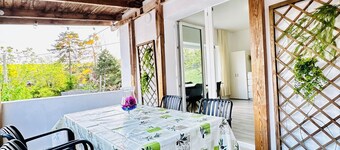 Cozy 2BR Apt With LR Near Museum Gugging