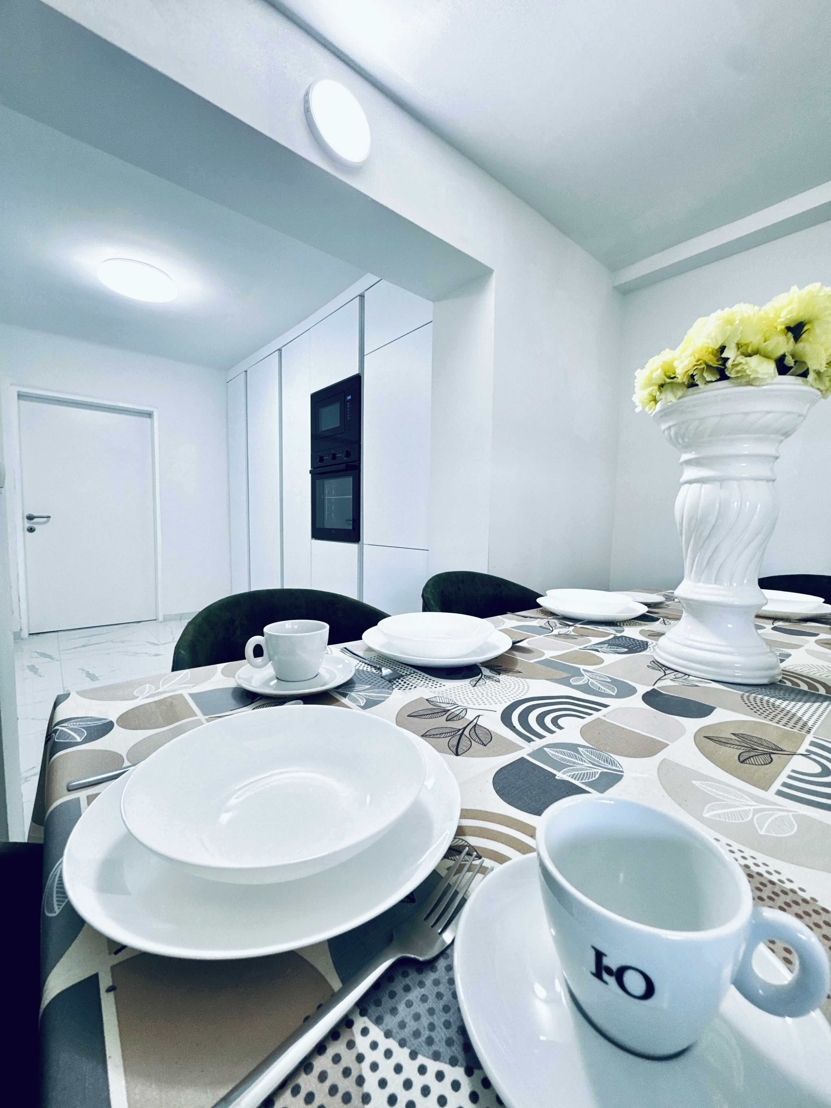 Basic Apartment | Dining room