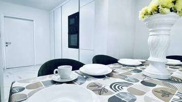 Basic Apartment | Dining room