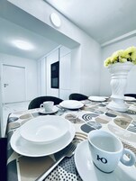 Apartamento bĂĄsico | Sala de jantar