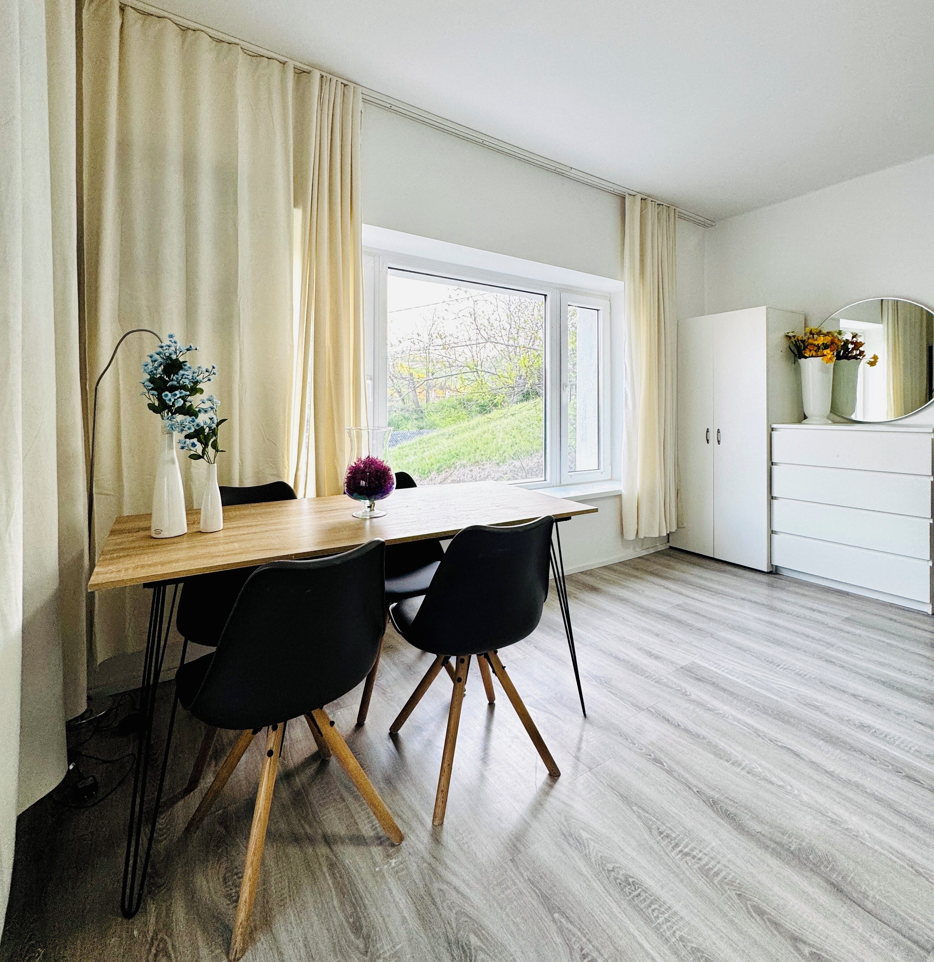Basic Apartment | Dining