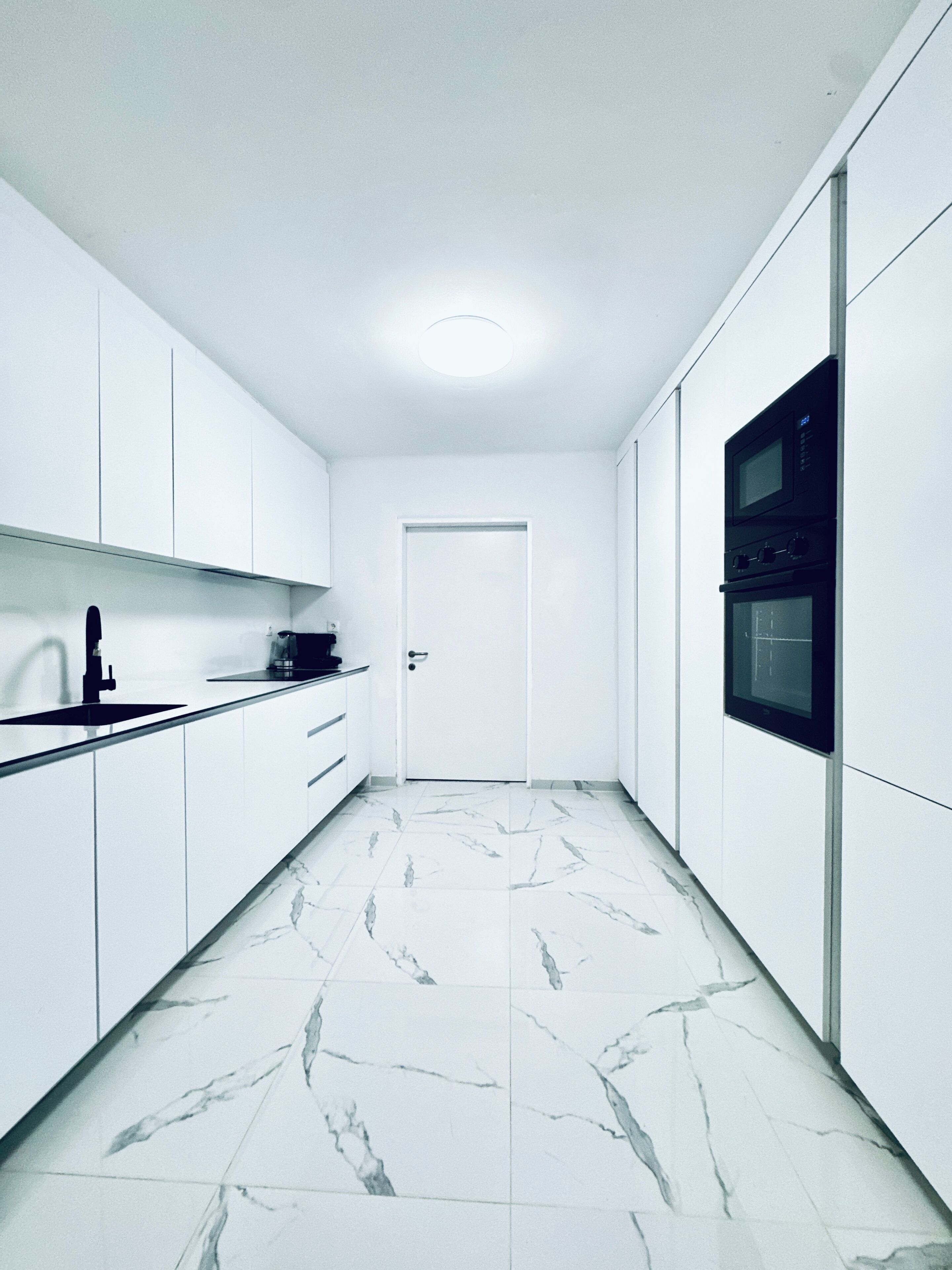 Basic Apartment | Private kitchen | Fridge, microwave, oven, stovetop