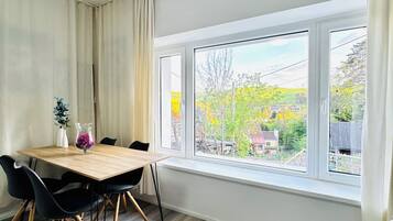 Basic Apartment | Dining