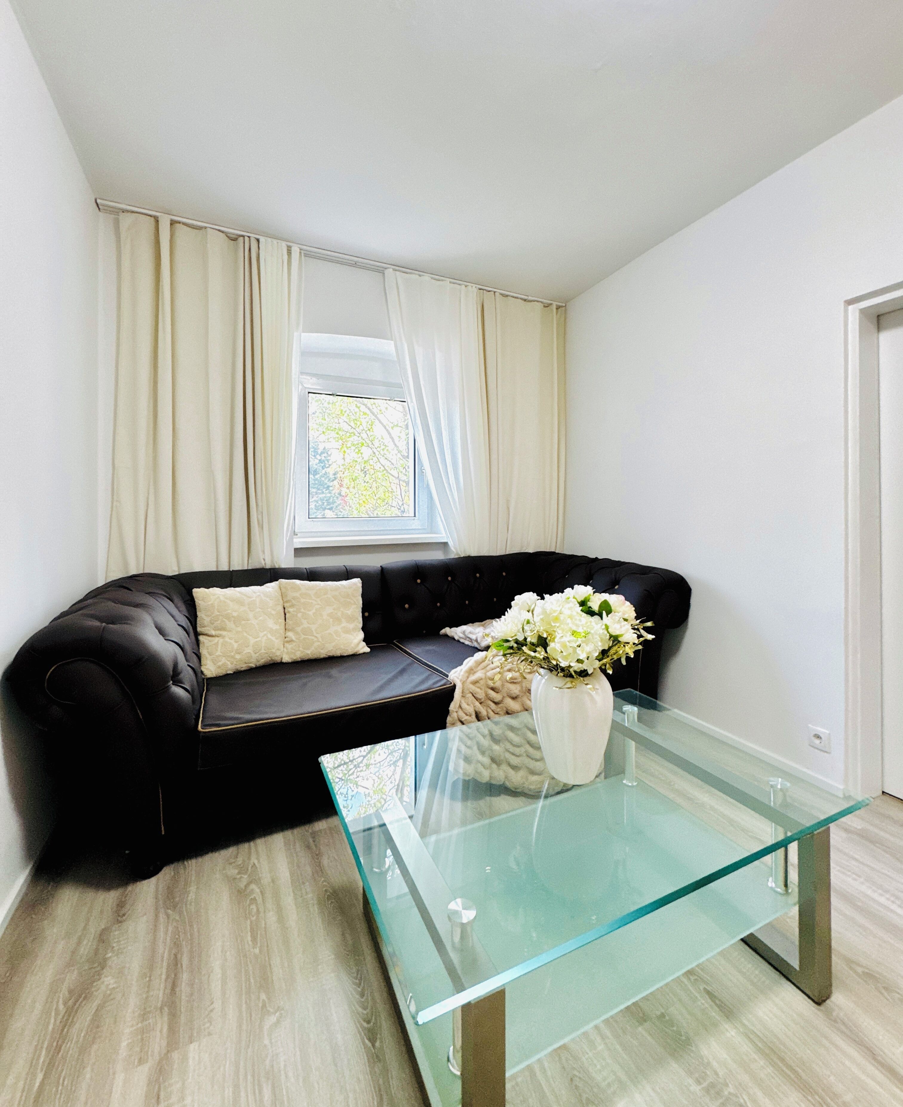 Basic Apartment | Living room