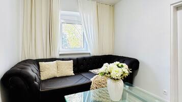 Basic Apartment | Living room