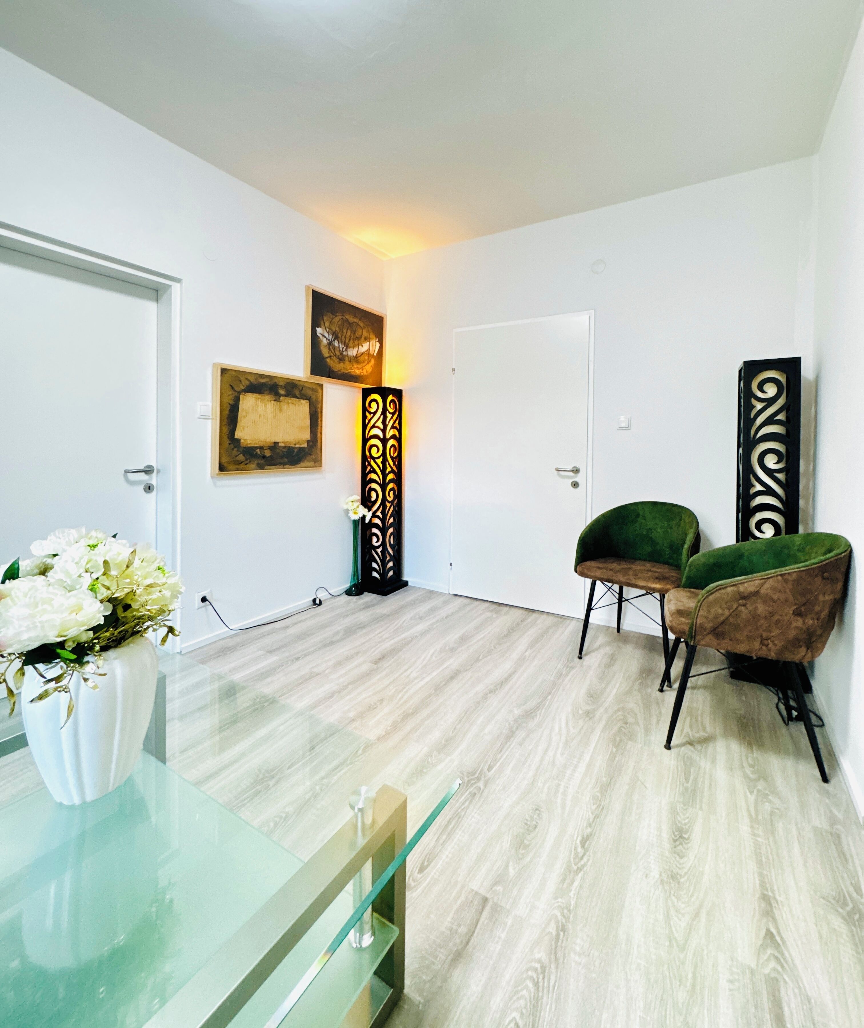 Basic Apartment | Living room