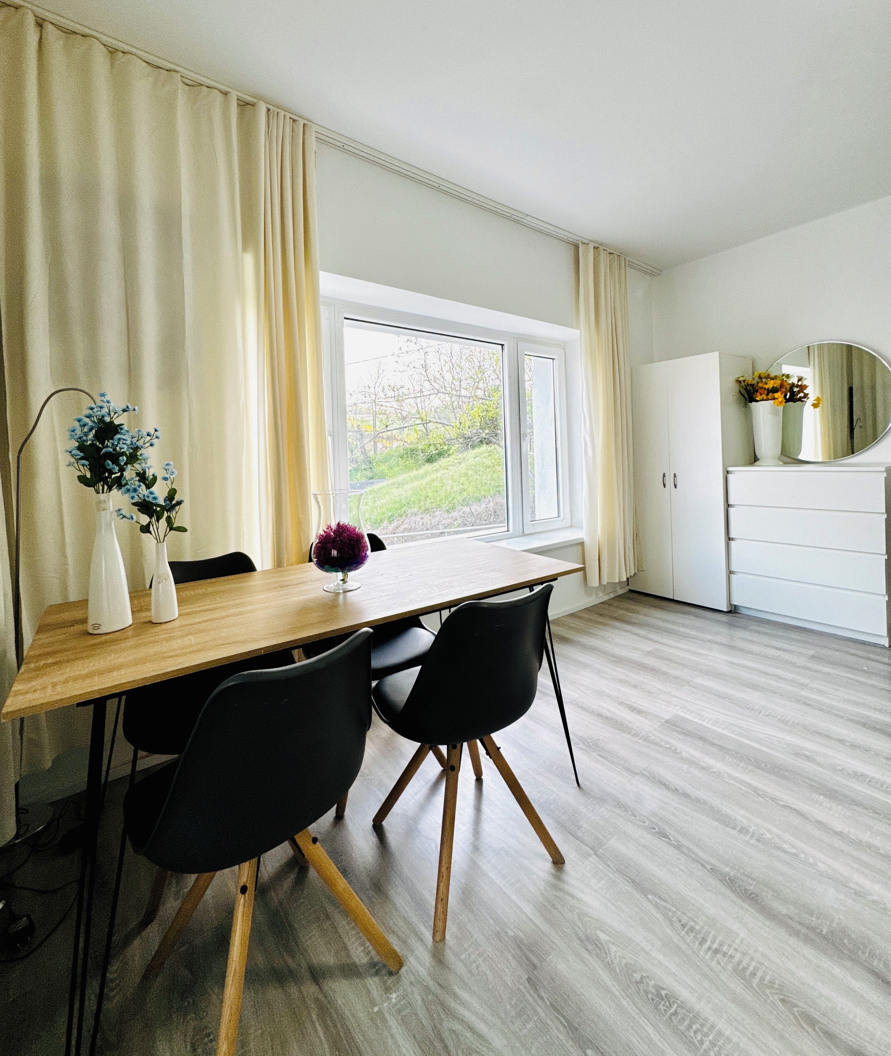 Basic Apartment | Dining