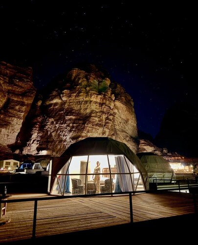 Luxurious Lodge Retreat in Wadi Rum with Private Entrance