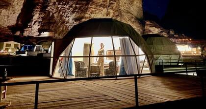 Luxurious Lodge Retreat in Wadi Rum with Private Entrance