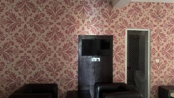Executive Room | Rollaway beds, free WiFi, bed sheets