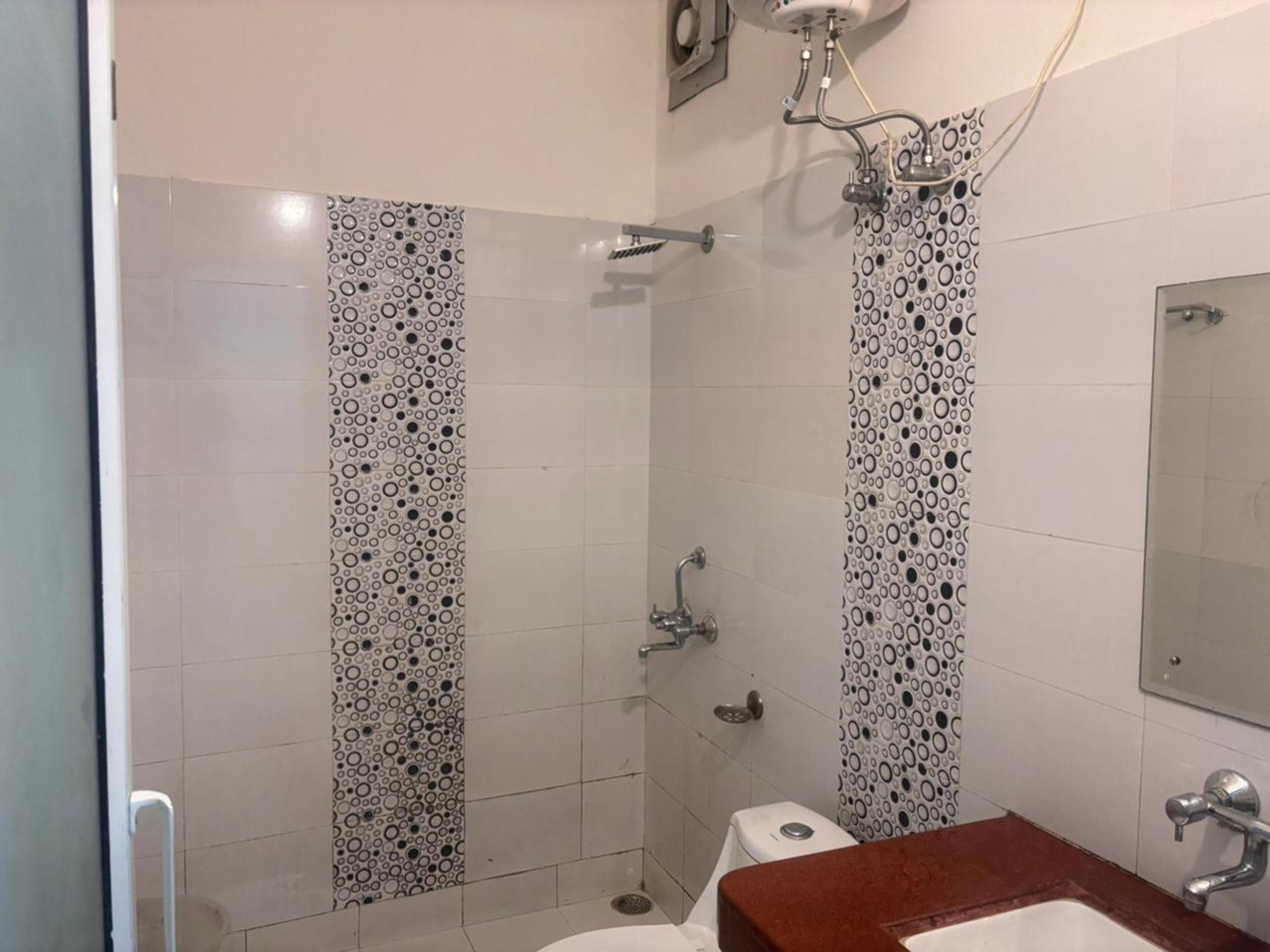 Shower, towels, soap, shampoo
