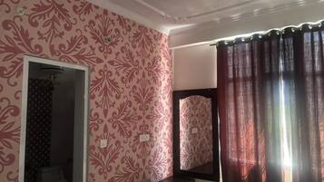 Executive Room | Rollaway beds, free WiFi, bed sheets
