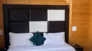 Deluxe Room | Rollaway beds, free WiFi, bed sheets