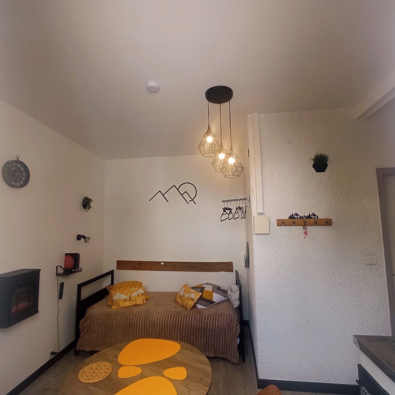 WiFi, bed sheets