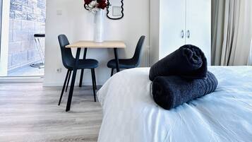 Basic Apartment | Iron/ironing board