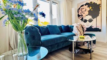 Basic Apartment | Living room