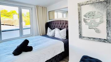 Basic Apartment | Iron/ironing board