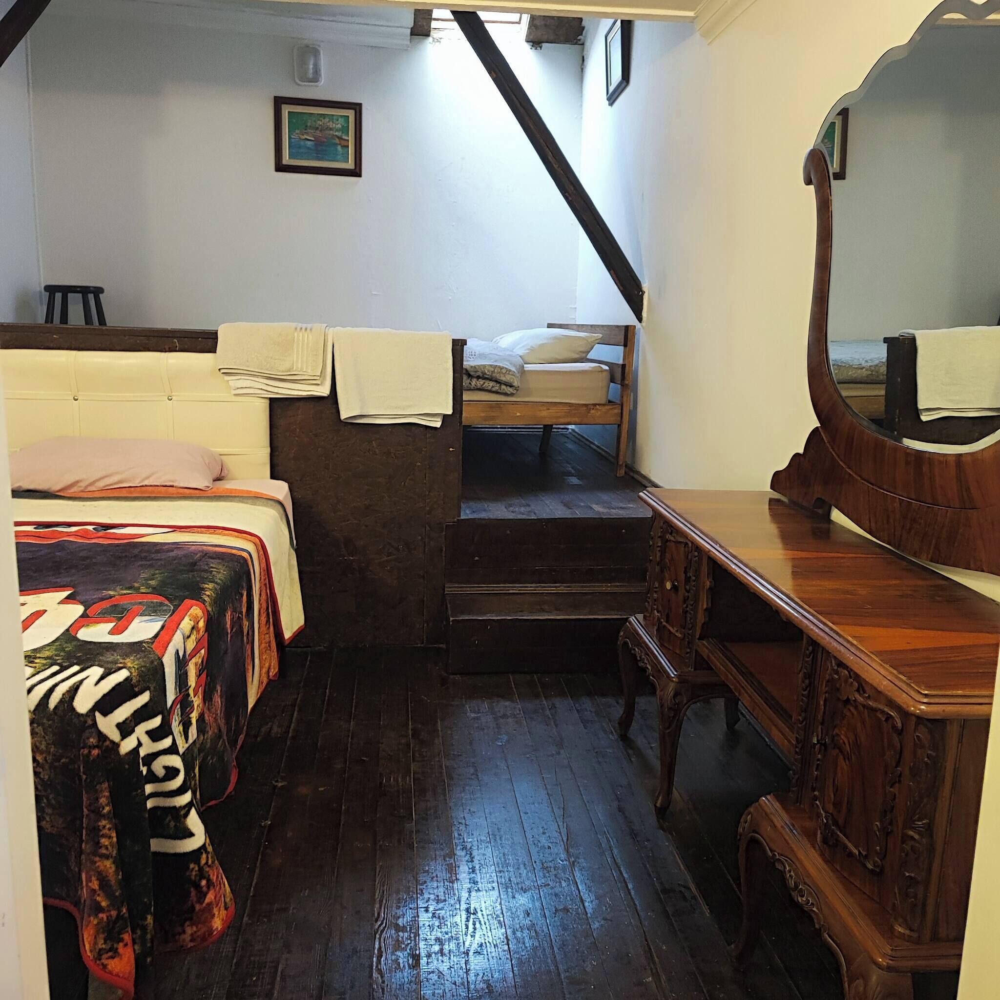 4 slaapkamers, een strijkplank/strijkijzer, internet, beddengoed