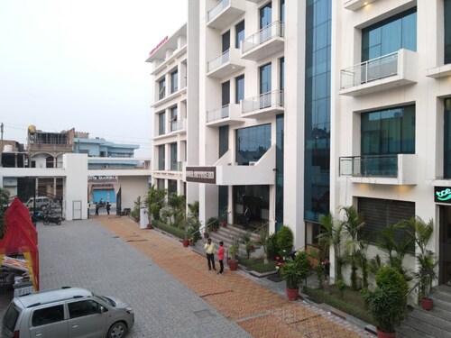 Sapphire M M Colony