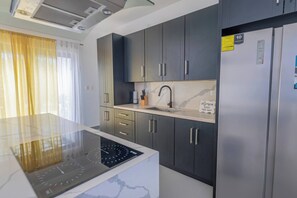 Micro-ondes, four, plaque de cuisson