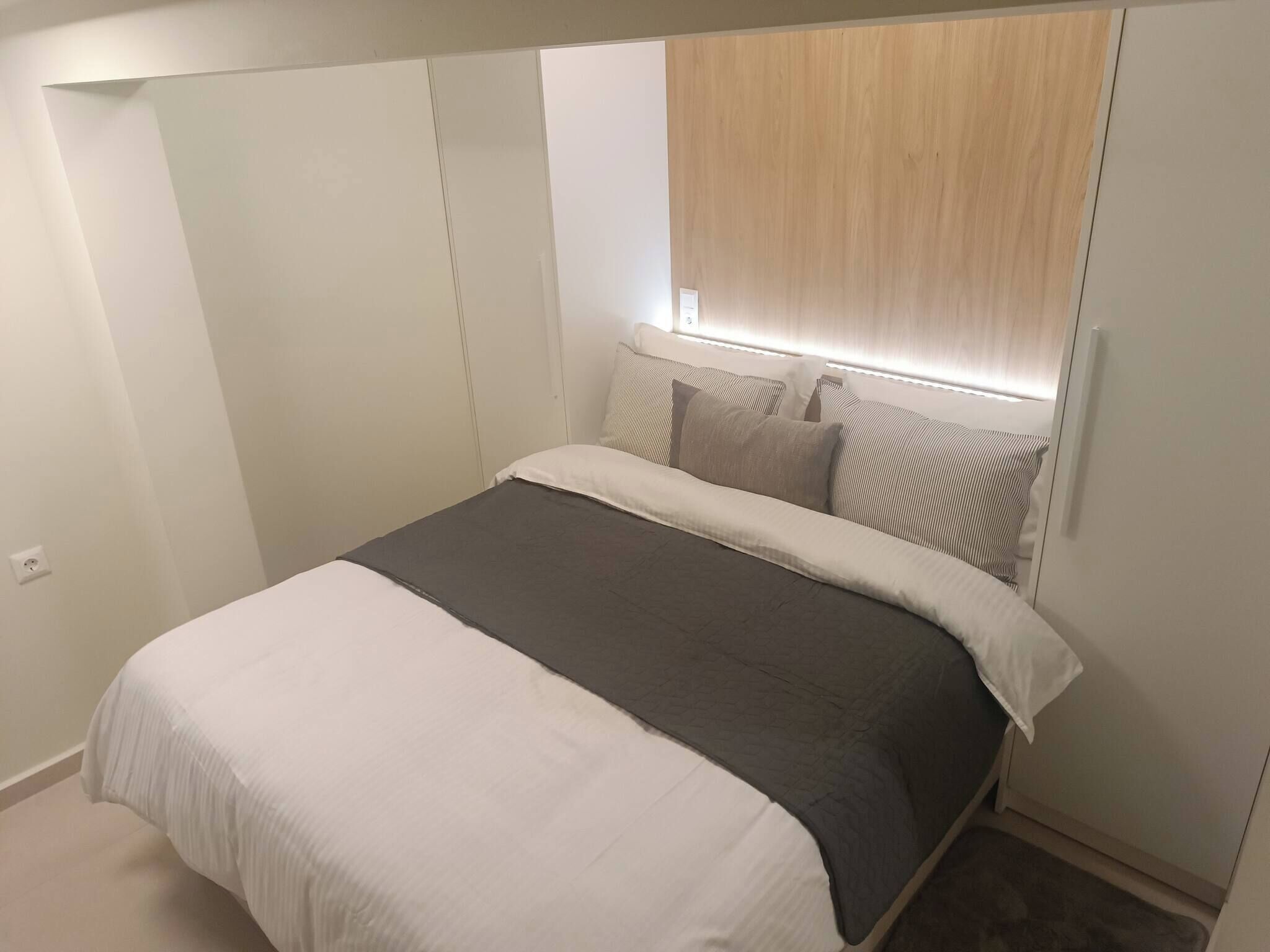 1 bedroom, iron/ironing board, internet, bed sheets