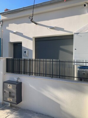 Exterior - Cozy Apartment in Nea Ionia Greece with Modern Amenities (Nea Ionia)