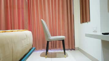 Premium Double Room, 1 King Bed, City View | Interior