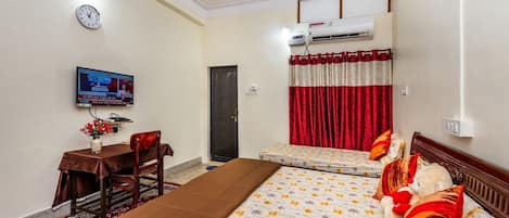 3 habitaciones, tabla de planchar con plancha, wifi y ropa de cama