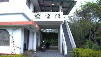 Fachada de la propiedad