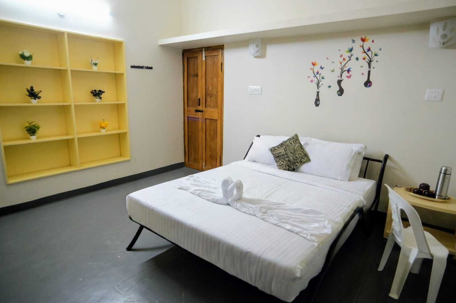 Standard Apartment | Premium bedding, WiFi (free), bed sheets