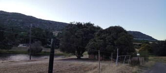 Off-Grid Cottage Mountain Views Horses & Sunset