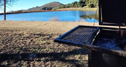 Off-Grid Cottage mit Bergblick, Pferde und Sonnenuntergang