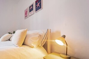 2 chambres, fer et planche à repasser, accès Internet, draps fournis