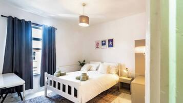2 bedrooms, iron/ironing board, Internet, bed sheets