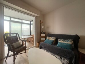 Living area - Vrbo Property (Lacanau)