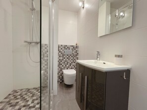 Bathroom - Vrbo Property (Lacanau)