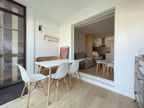 Dining - Vrbo Property (Lacanau)