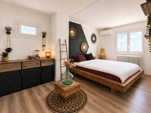 Room - Vrbo Property (Villeneuve-lès-Avignon)