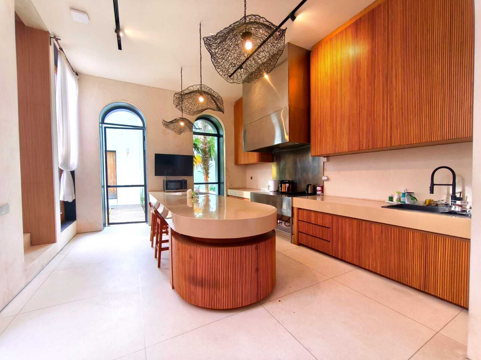 Fridge, stovetop