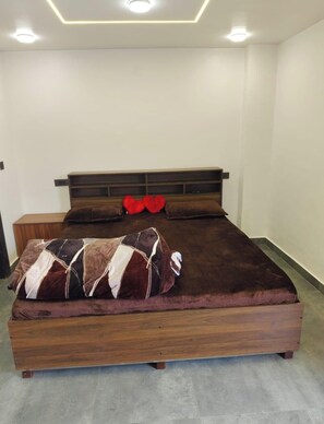 Room - Steam and pool  with entire Roof top best to relax (Gurugram)