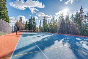 Sport court - All-Season Base w/ Epic Views in Silverthorne! (Silverthorne)