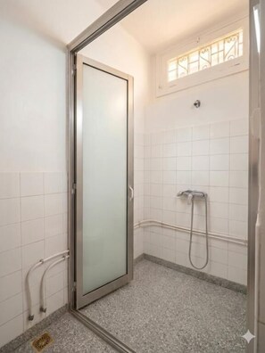 Shower - The Breath of the Ocean (Sidi Bouzid)