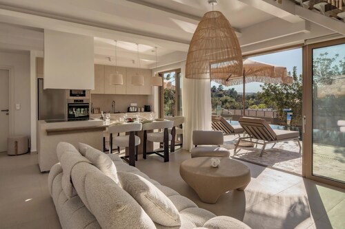 Sunrise Villa - Earthen Stone Escape by etouri