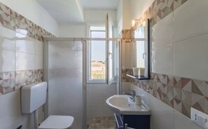 Douche, sèche-cheveux, bidet
