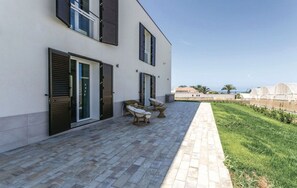 Terrace/patio - Villa in Marina Di Ragusa with 5 bedrooms sleeps 13 (Marina Di Ragusa)