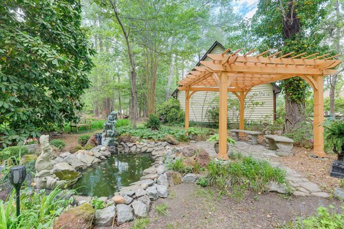 Pool Access! Cozy Couple's Getaway in Kilmarnock